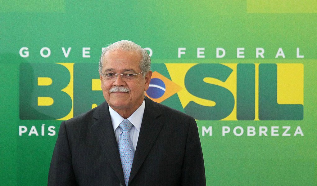 Ex-carlista, César quer ser "100% ministro" de Dilma