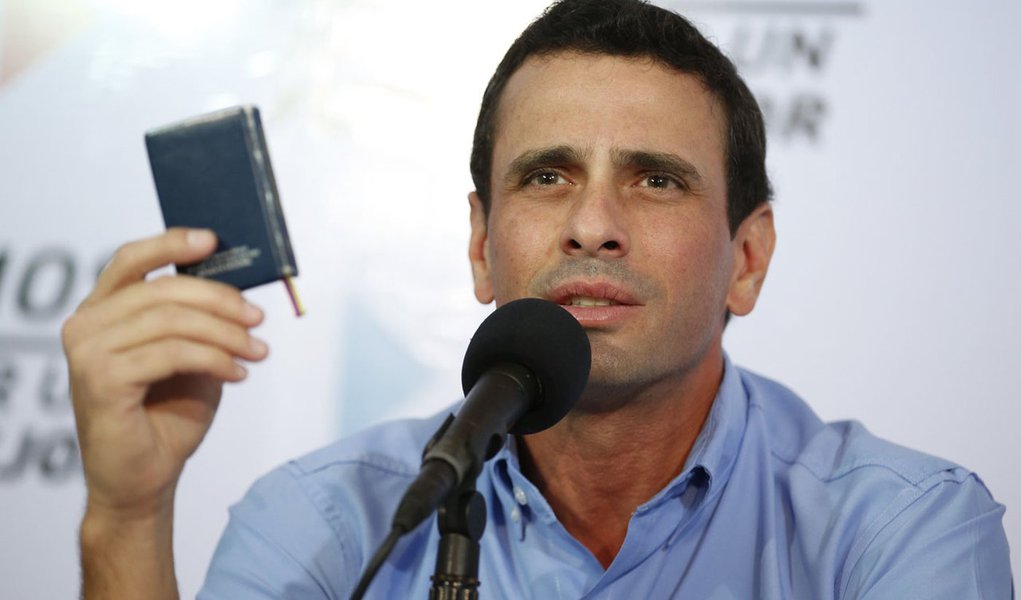 Oposição venezuelana pede que Justiça resolva sucessão