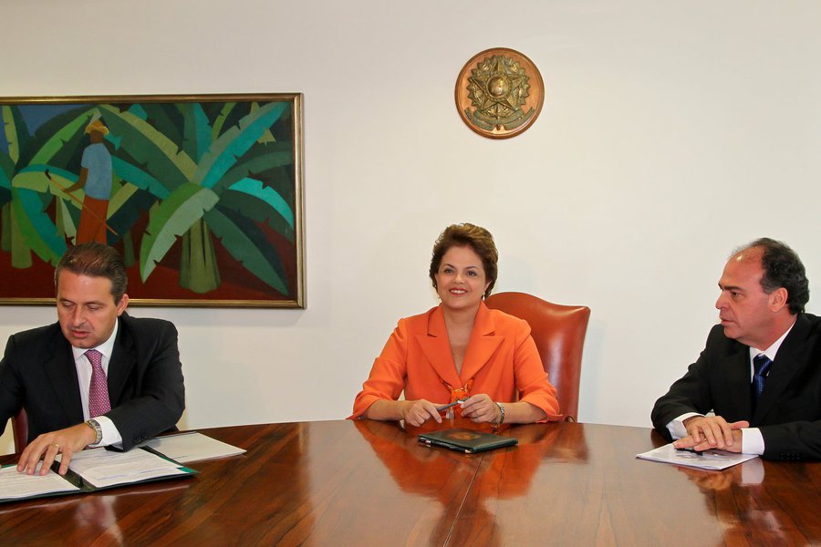 Sim ou não: Dilma deve demitir aliados de Campos?