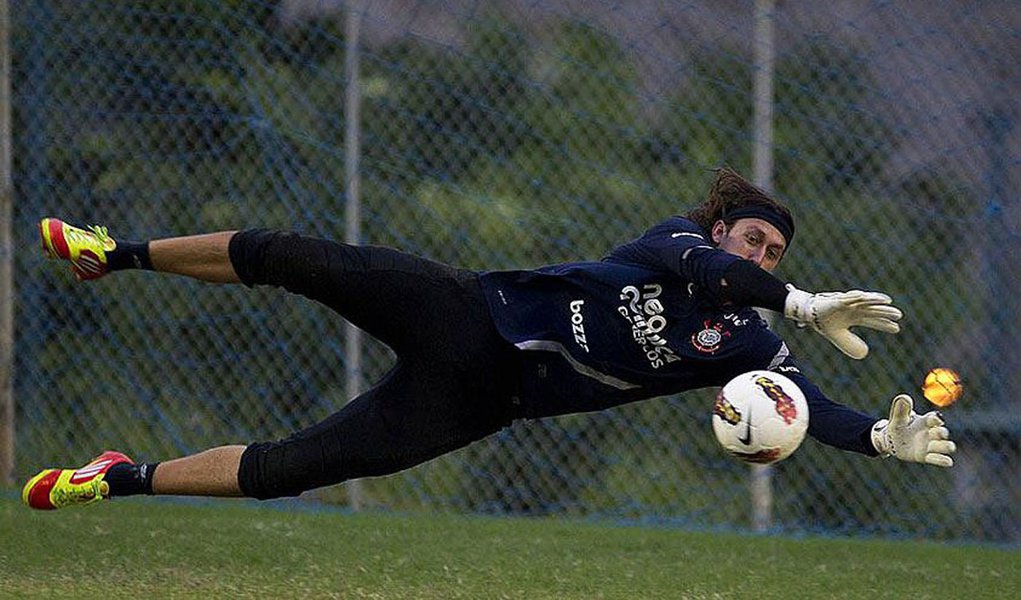 Goleiro do Corinthians é novidade na lista de Mano