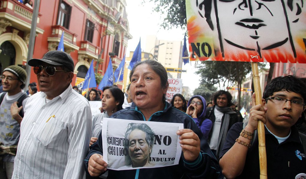 Indulto a Fujimori estraga Natal do Peru