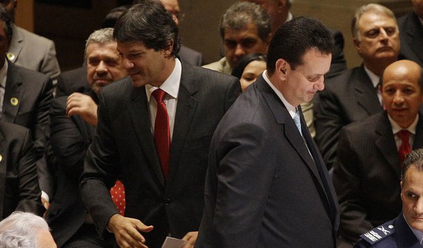 Diplomado, Haddad enche a bola de Kassab