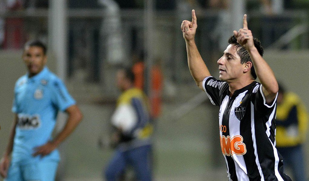 Galo vence mais uma e é líder isolado
