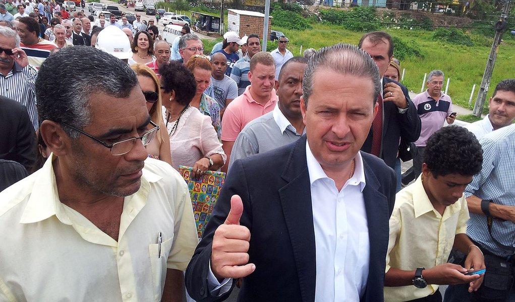 Campos já é saudado como “presidente” em PE