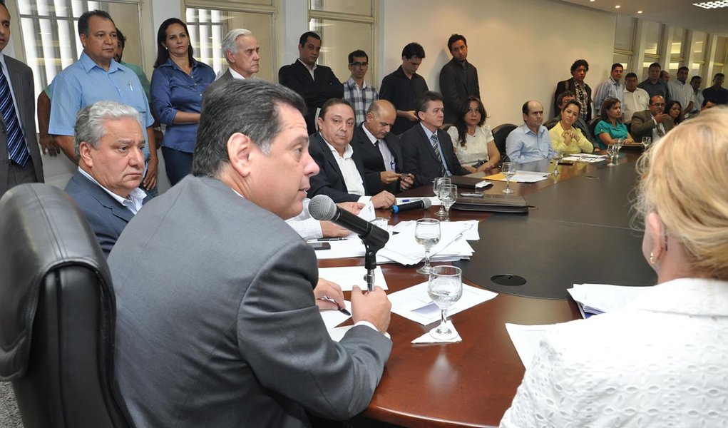 Marconi recebe prefeitos de 7 partidos da base