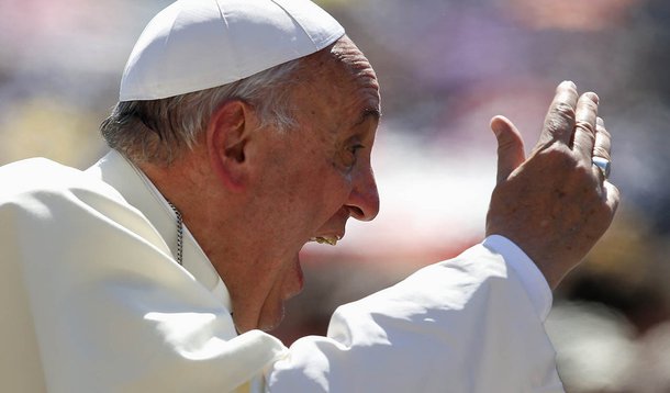 "Nos vemos em três dias", diz papa no Twitter