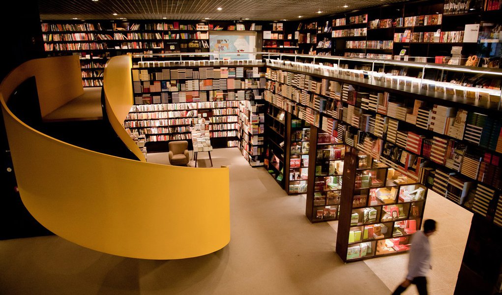 Bienal do Livro de São Paulo mira vendas aquecidas