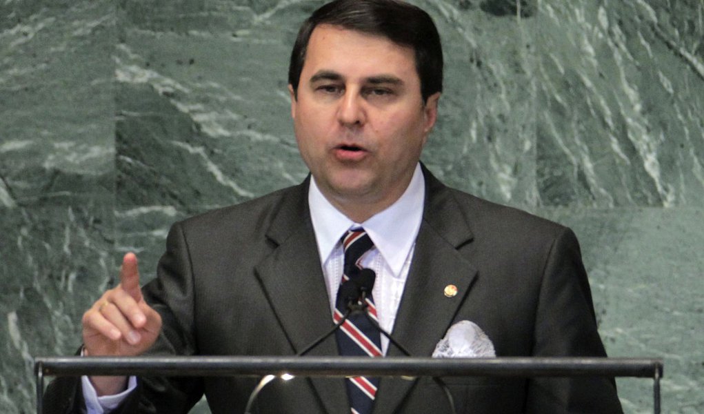 Franco reclama da falta de diálogo com o Brasil e a Argentina