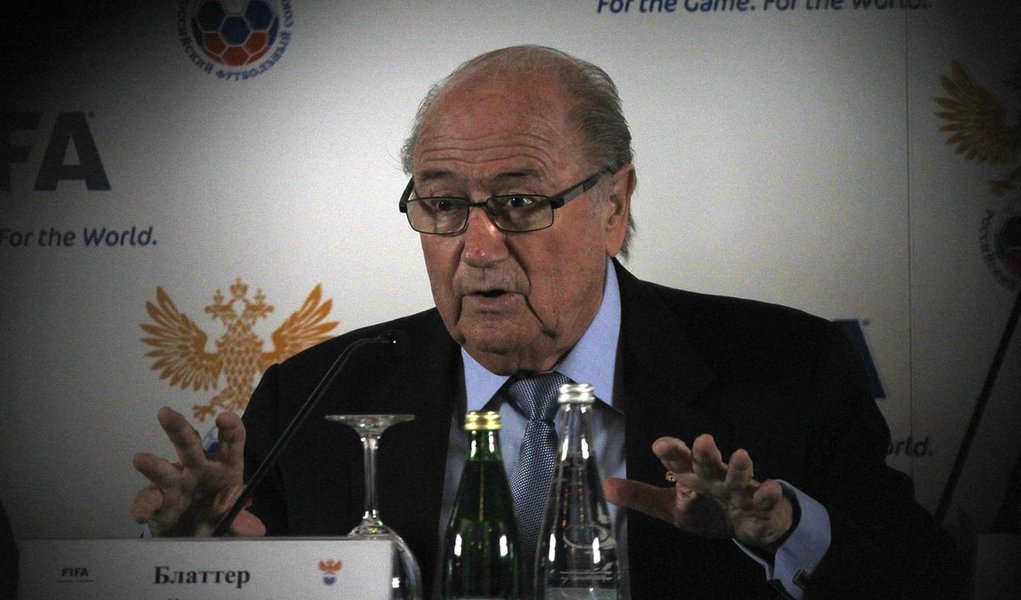 Blatter se irrita com críticas a reformas da Fifa