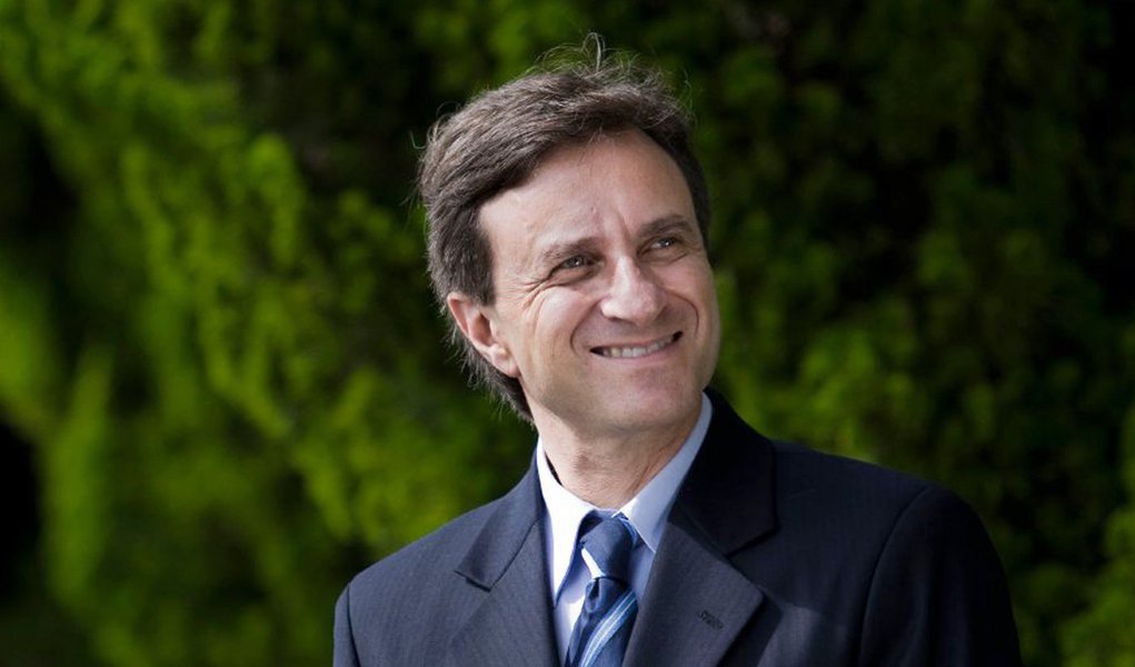 Positivo terá cinco celulares no mercado até novembro