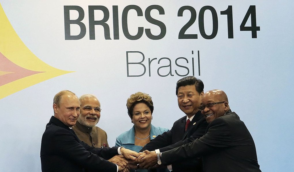 LÃ­deres dos Brics durante cÃºpula em Fortaleza. 15/07/2014 REUTERS/Nacho Doce