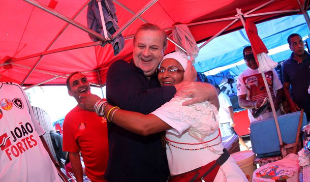 Paulo Garcia pede votos na Feira Hippie