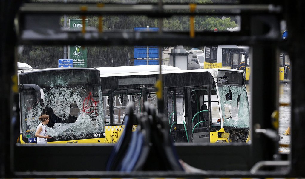 Turquia vive quarta jornada de protestos contra governo