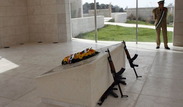 Testes comprovarão suspeita de envenenamento em Arafat