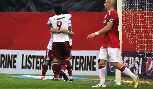 Fluminense ganha mais uma e mantém liderança