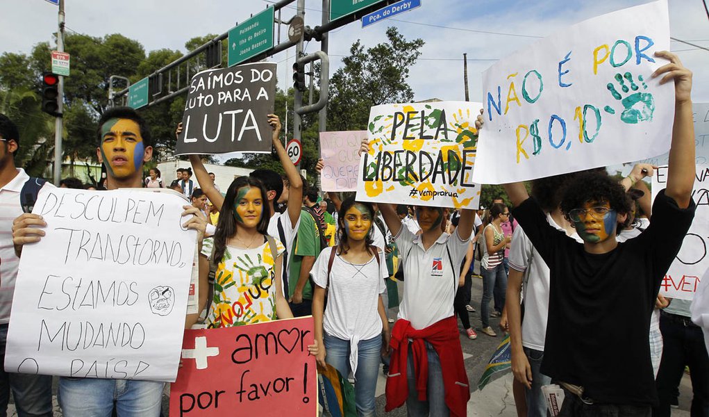 Manifestações também aconteceram no interior