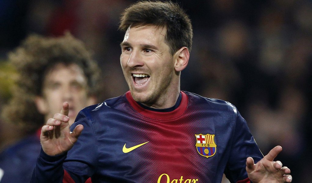 Messi renova contrato com Barcelona até 2018