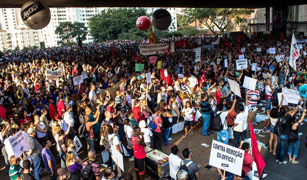 No Dia da Educação, professores pedem melhorias