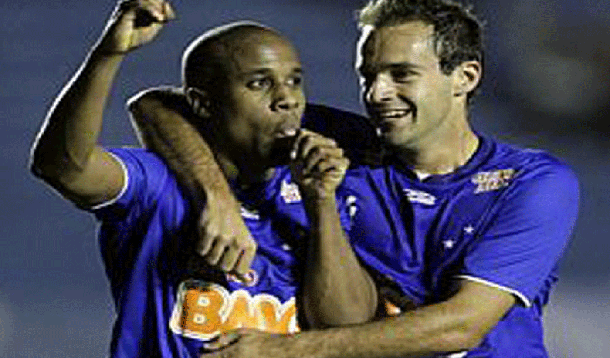 Com gols de Borges e Paulista, Cruzeiro vence Atlético-GO: 2 a 0