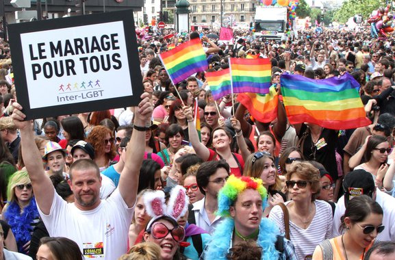 França deve permitir adoção e casamento gay