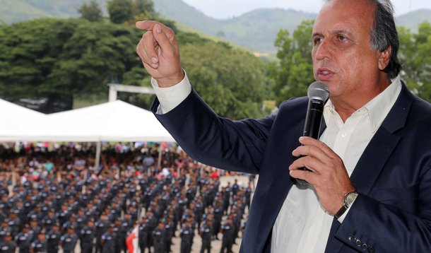 Rio de Janeiro, 09-05-2014. Governador Luiz Fernando Pezão na formatura do curso de formaçao de soldados da 5ª turma de 2013.

Foto: Carlos Magno