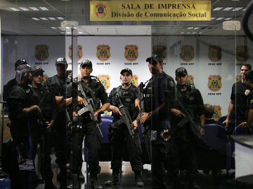 PF prende 14 por pornografia infantil