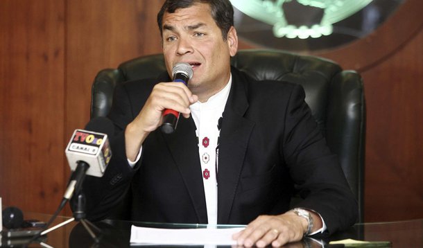 Correa sugere soluções para o caso Assange