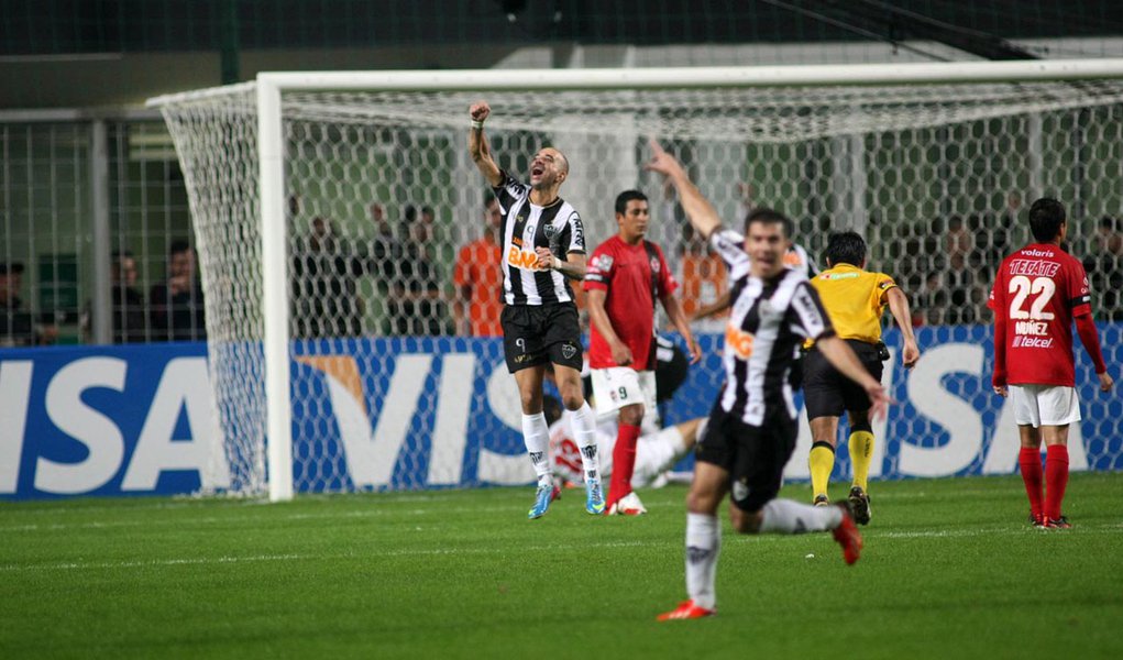 Goleiro salva e Atlético-MG vai às semifinais
