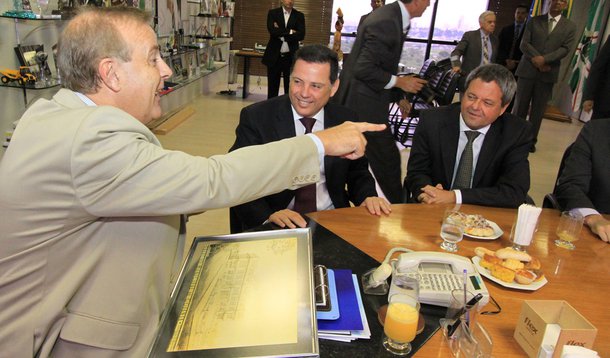 Perillo e Garcia discutem parceria pelo aeroporto