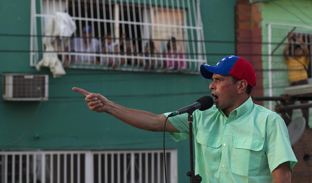 Capriles ironiza herdeiro de Chávez na Venezuela