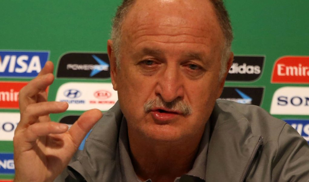 Felipão: jogadores devem colocar seleção acima do dinheiro