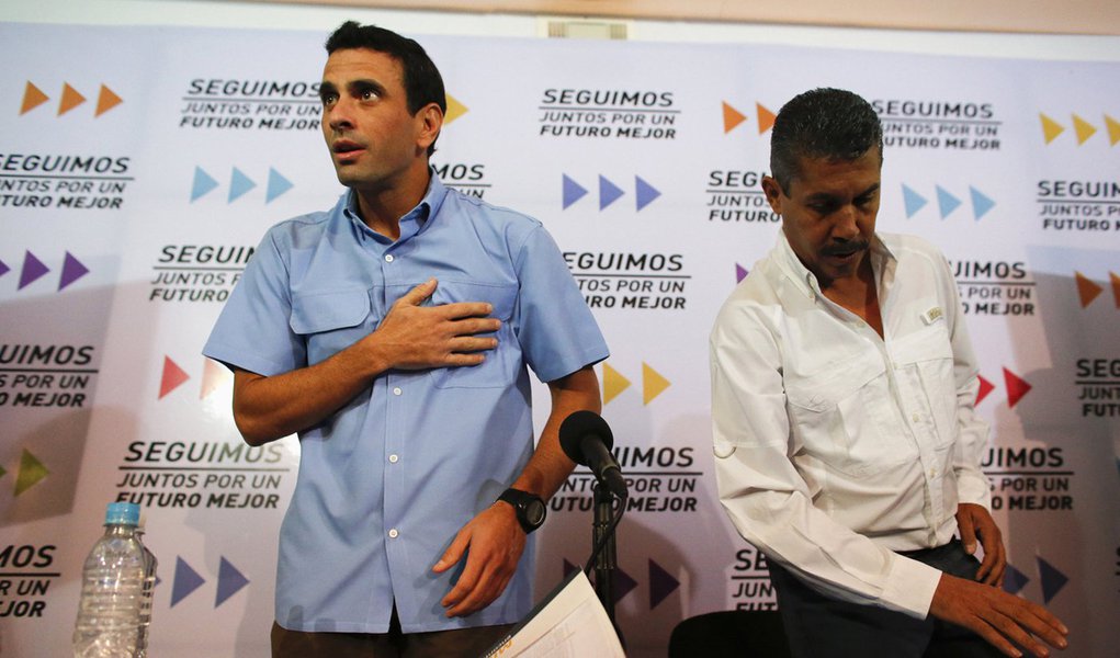 Oposição busca apoio contra adiamento da posse de Chávez