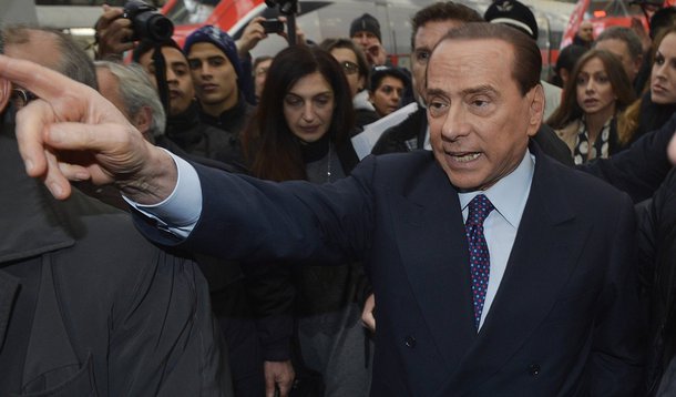 Berlusconi desiste de candidatura a premiê na Itália
