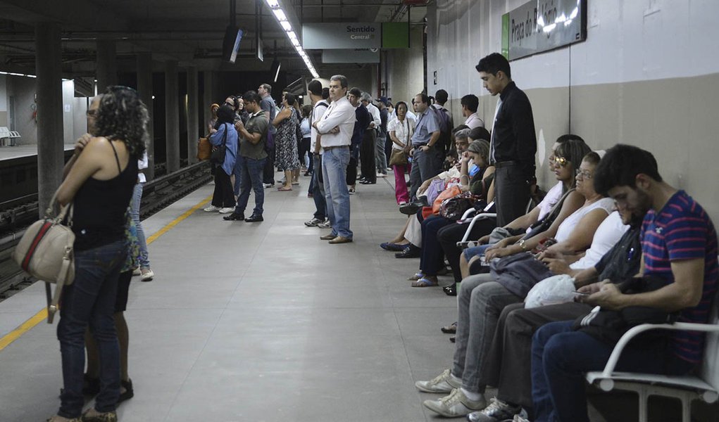 Brasília – Paralisação dos funcionários da Companhia do Metropolitano do Distrito Federal (Metrô-DF) causa transtornos a usuários do transporte