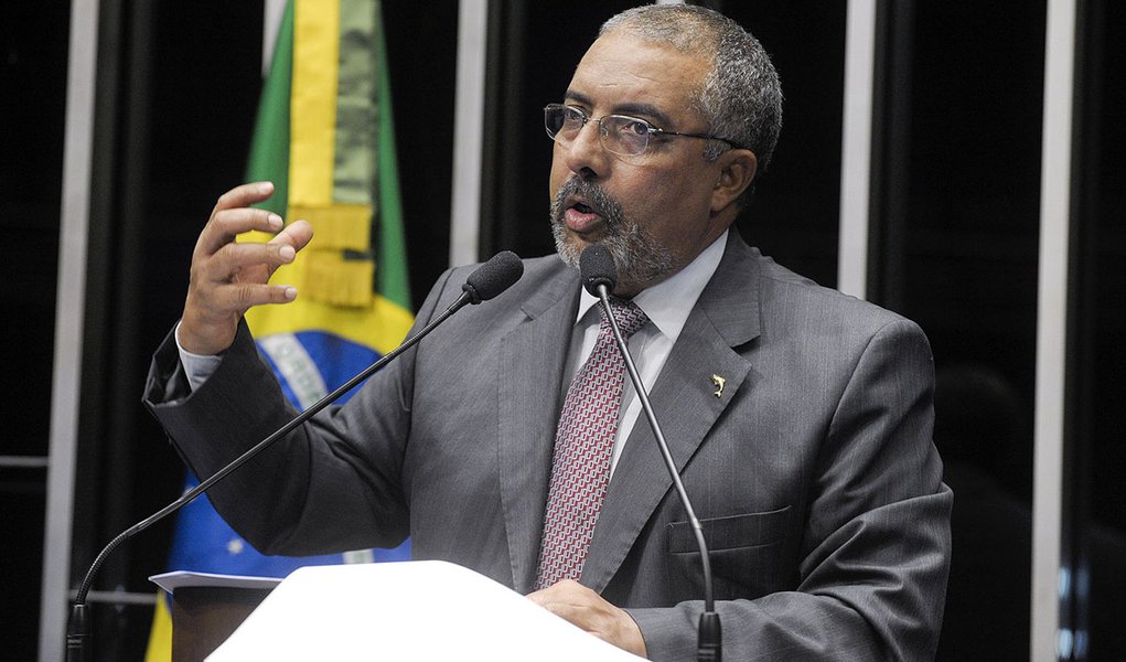 Paim defende regulamentação de gorjetas