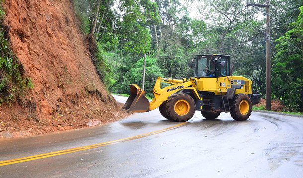 Rio-Santos: Queda de barreira causa nova interdição