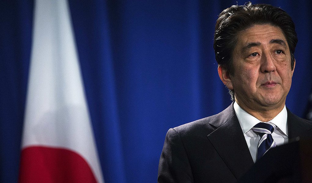 Japanese Prime Minister Shinzo Abe speaks at a news conference in New York September 27, 2013. REUTERS/Eric Thayer (UNITED STATES - Tags: POLITICS)