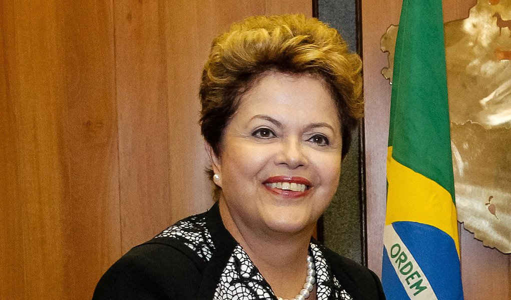 Dilma vai à posse de Maduro, na Venezuela