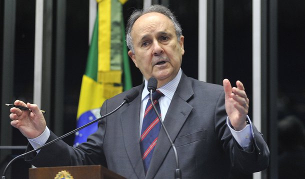 Senador Cristovam Buarque (PDT-DF) defende greve dos professores e cobra federalização da educação