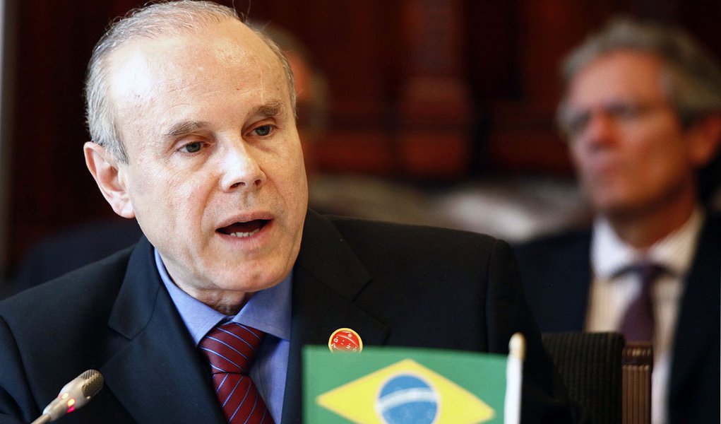 Mantega vai a NY em busca de investidores