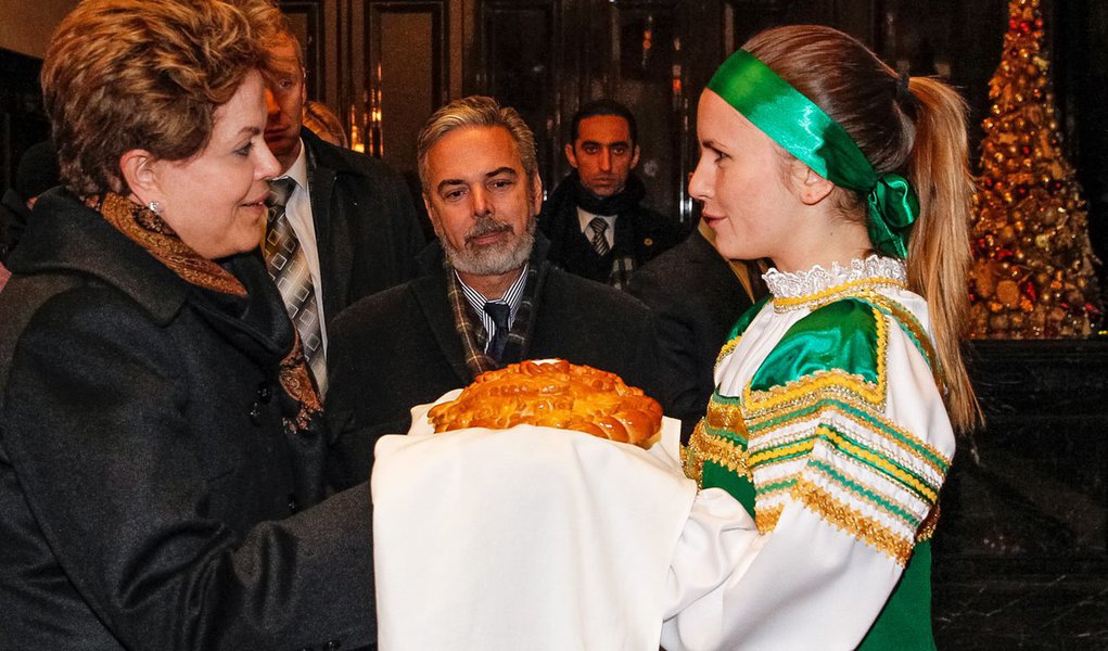 Na Rússia, Dilma quer união dos Brics contra a crise