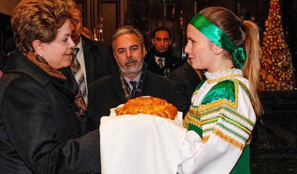 Na Rússia, Dilma quer união dos Brics contra a crise