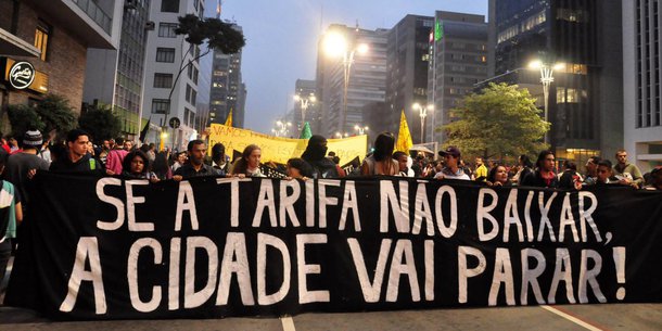 Brasil, S�o Paulo, SP, 11/06/2013 O terceiro e maior protesto do Movimento Passe Livre (MPL) contra o aumento das passagens de �nibus, trem e metr� terminou em confrontos e destrui��o em S�o Paulo. A marcha come�ou na Avenida Paulista, atravessou o centro