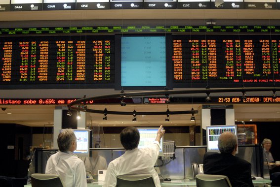 Movimentacao na Bovespa.Dola fecha o dia em queda nesta quinta-feira na casa dos R$1.81.Sao Paulo/SP, Brasil. 06/10/2011. Foto: Anderson Barbosa / Fotoarena