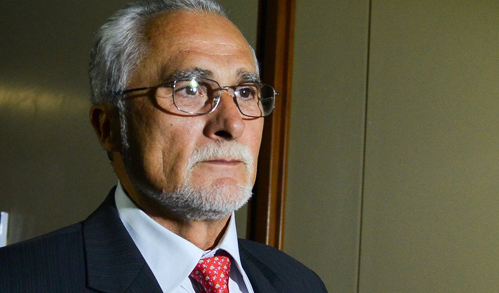 BRASÍLIA, DF - 03.01.2013: POSSE/CÂMARA/GENOINO/DF - José Genoino, condenado no processo do mensalão, durante cerimônia de sua posse como deputado federal, na Câmara dos Deputados, nesta quinta-feira. Ele ficará no Congresso até o STF (Supremo Tribunal Fe