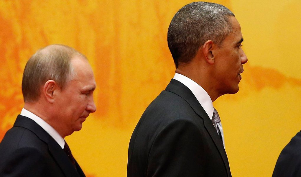 Presidente dos EUA, Barack Obama, e presidente russo, Vladimir Putin, durante encontro de lÃ­deres da Ãsia e PacÃ­fico, em Pequim. 11/11/2014. REUTERS/Kim Kyung-Hoon