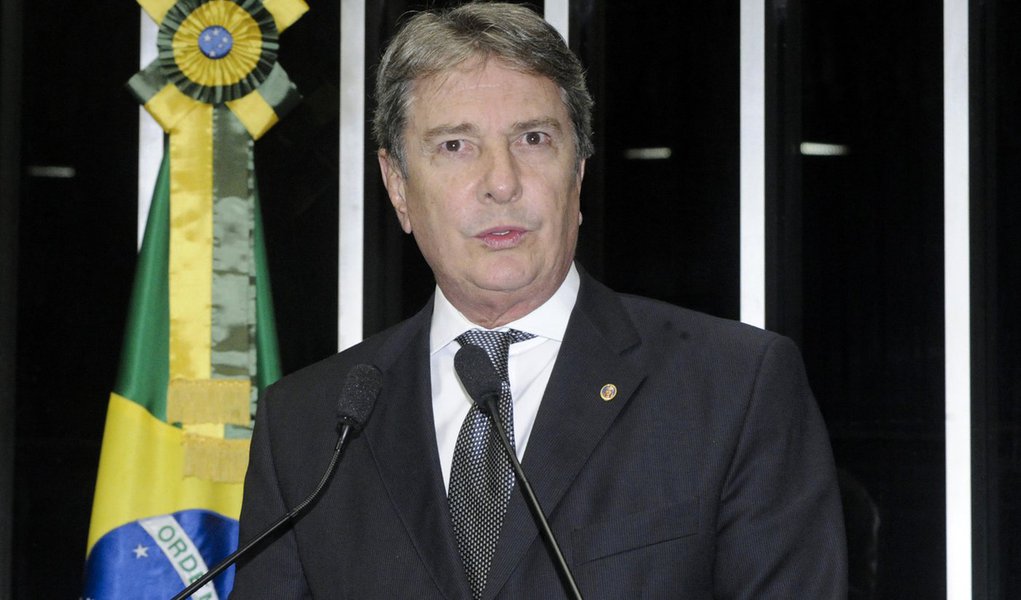 Collor defende parlamentarismo e reforma administrativa