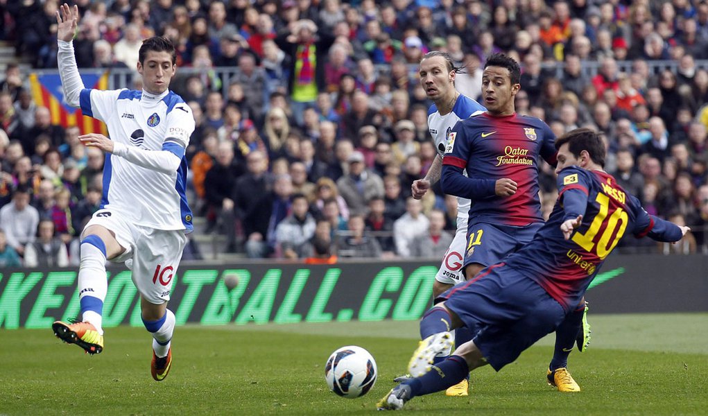 Messi marca pelo 13º jogo seguido pelo Barça
