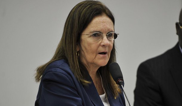Brasília - A presidenta da Petrobras, Maria das Graças Foster, participar de audiência pública na Comissão de Fiscalização Financeira da Câmara para falar sobre o plano de negócios da empresa. Ela também deve explicar o adiamento do início da operação do 