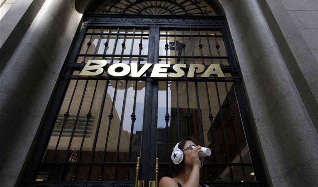 Bovespa tem pior semestre em mais de quatro anos